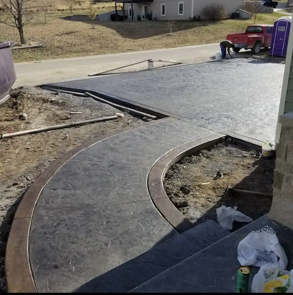 Curved stamped walkway Wilmington – MJ Profesional Concrete