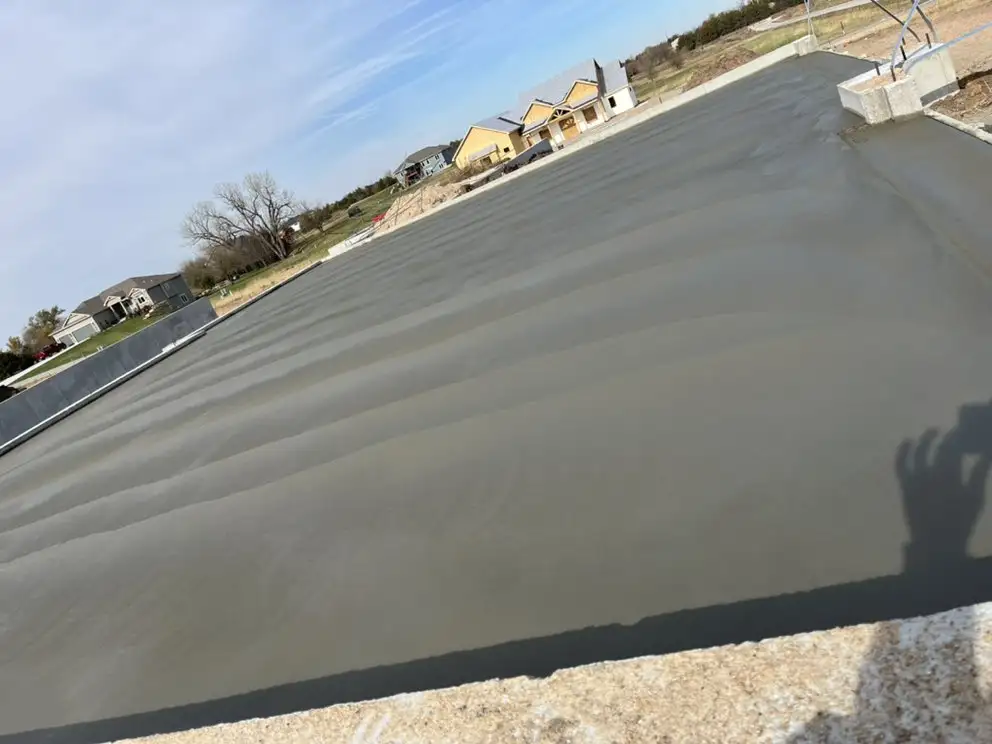 Fresh concrete pour finishing – MJ Profesional Concrete
